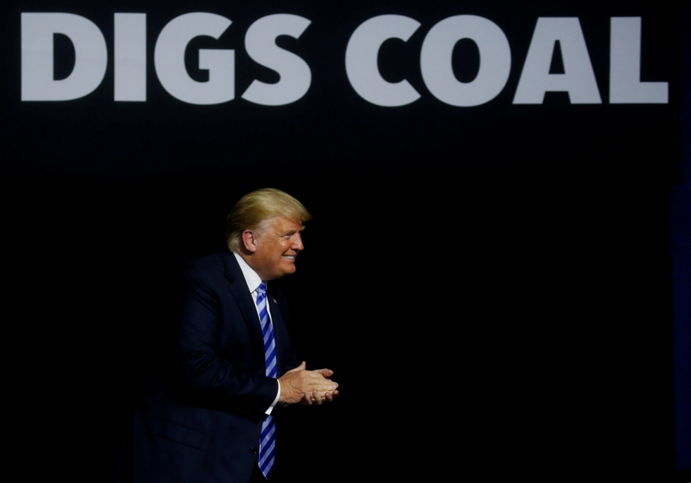 US President Donald Trump acknowledges the crowd at a Make America Great Again rally at the Civic Center in Charleston, West Virginia, U.S., August 21, 2018. REUTERS/Leah Millis TPX IMAGES OF THE DAY 