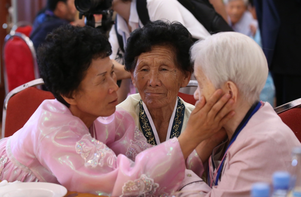 South Korean Lee Keum-yeon (R), 87, talks with her North Korean relatives as they bid farewell at the last meeting of a three-day family reunion event at North Korea's Mount Kumgang resort on August 22, 2018. South Korea OUT / REPUBLIC OF KOREA OUT / AFP 