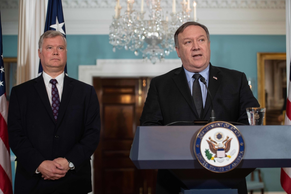 US Secretary of State Mike Pompeo announces Steve Biegun (L) as special representative to North Korea at the State Department in Washington, DC, on August 23, 2018. Secretary Pompeo is scheduled to return to North Korea new week. / AFP / NICHOLAS KAMM