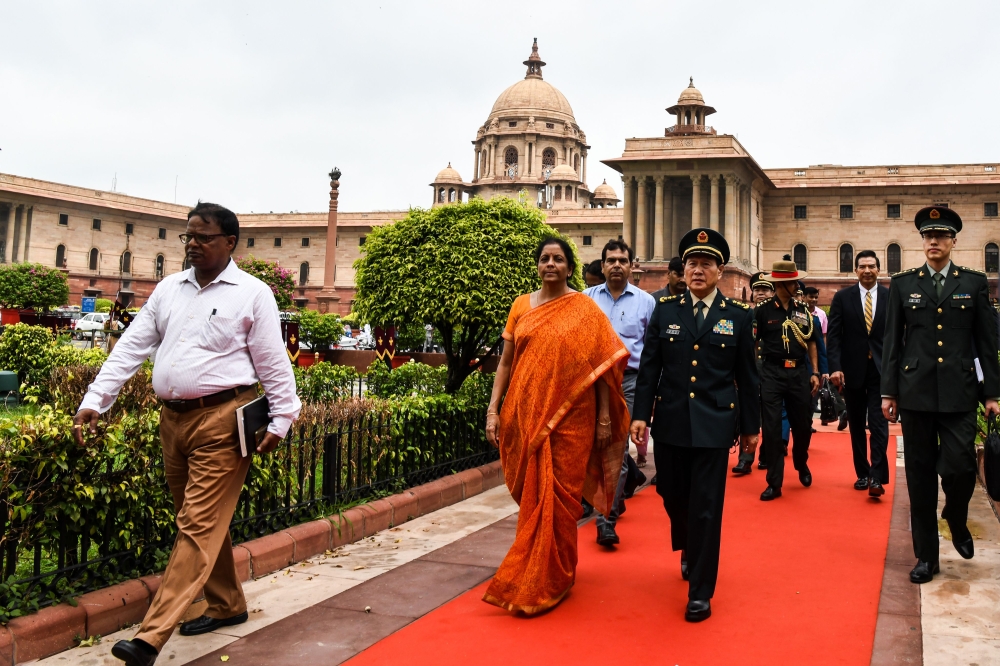 China's Defense Minister Wei Fenghe attends a guard of honour ceremony at the Indian Ministry of Defence, prior to a meeting with Indian Defence Minister Nirmala Sitharaman, in New Delhi on August 23, 2018. / AFP / CHANDAN KHANNA