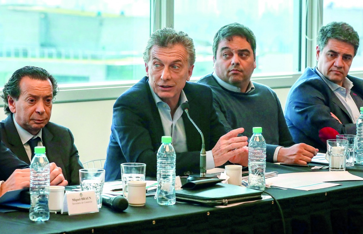 Argentine President Mauricio Macri (2nd L) during a meeting with representatives of business chambers and unions to discuss an improvement in the conditions of their groups through greater financial inclusion, in Buenos Aires on August 29, 2018.  AFP / Ar