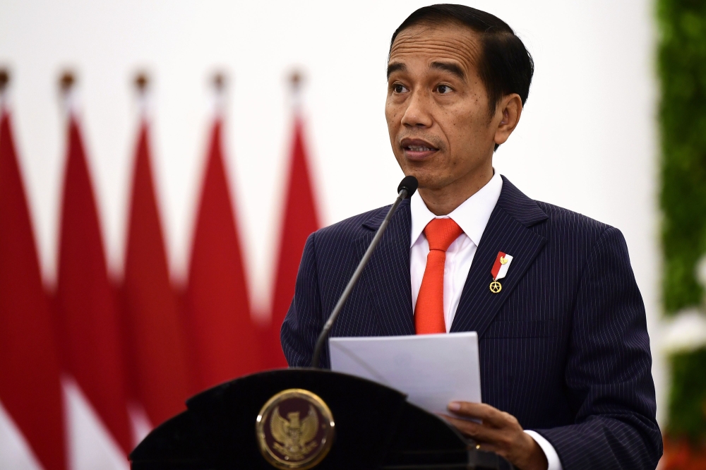 Indonesia's President Joko Widodo speaks during a press conference at the presidential palace in Bogor, West Java on August 31, 2018. / AFP / SONNY TUMBELAKA 