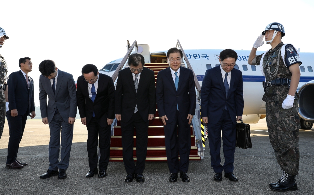 South Korean special envoys led by the chief of the national security office at SeoulÕs presidential Blue House, Chung Eui-yong, leave for Pyongyang from an airport in Sungnam city, South Korea September 5, 2018. Yonhap via REUTERS 