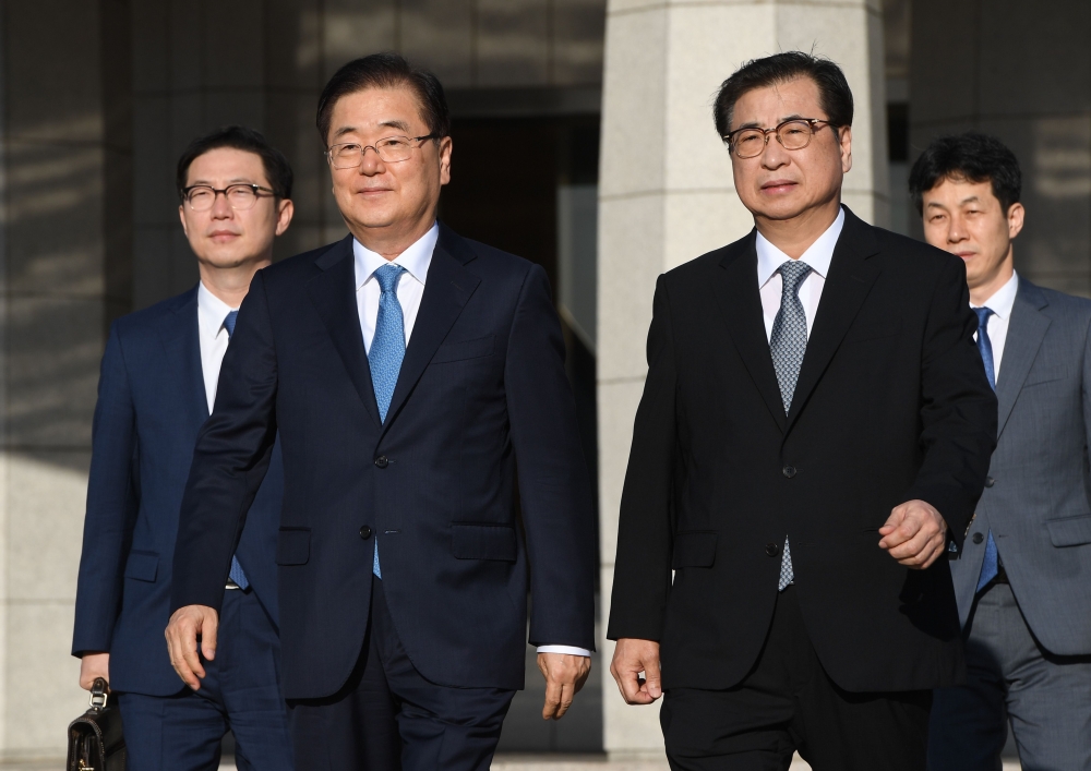 Chung Eui-yong (2nd L), head of the presidential National Security Office, Suh Hoon (2nd R), the chief of the South's National Intelligence Service, and other delegators walk to board an aircraft as they leave for Pyongyang at a military airport in Seongn