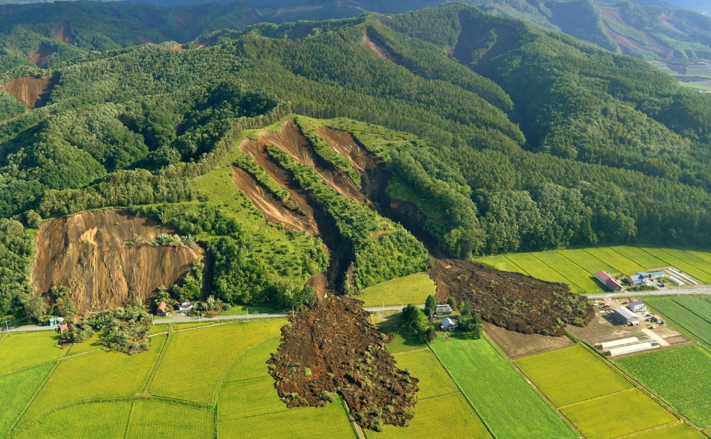  This picture shows an aerial view of a landslide in Atsuma town, Hokkaido prefecture on September 6, 2018, after an earthquake hit the northern Japanese island of Hokkaido. AFP / JIJI PRESS / JIJI PRESS