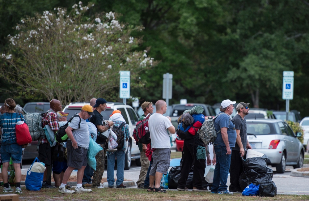 People line up to enter a hurricane shelter at Trask Middle School in North Carolina on September 11, 2018. AFP / Andrew CABALLERO-REYNOLDS
