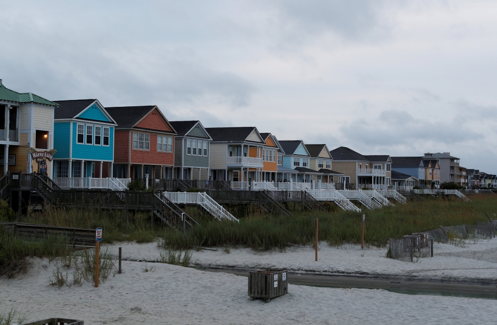 Houses along the oceanfront are empty of tourists ahead of the arrival of Hurricane Florence in Surfside Beach, South Carolina, U.S. September 13, 2018. REUTERS/Randall Hill