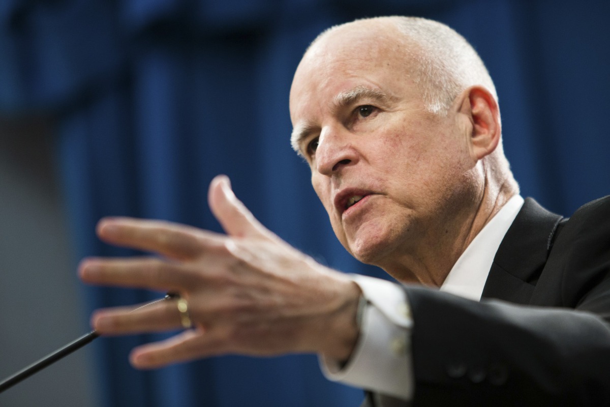 California Governor Jerry Brown speaks to reporters while proposing his 2015-16 state budget in Sacramento, California, January 9, 2015. (Reuters/Max Whittaker) 