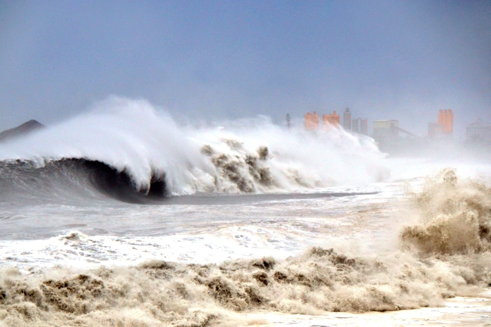 This CNA handout picture taken on September 15, 2018 shows giant large waves hitting the coast of Taitung county, eastern Taiwan, as typhoon Mangkhut approaches the southern Taiwan.  Macau OUT / AFP / CNA / CNA PHOTO 