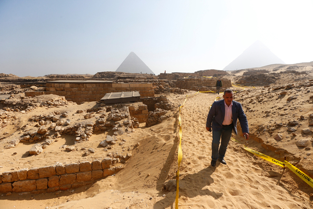 FILE PHOTO: Reuters