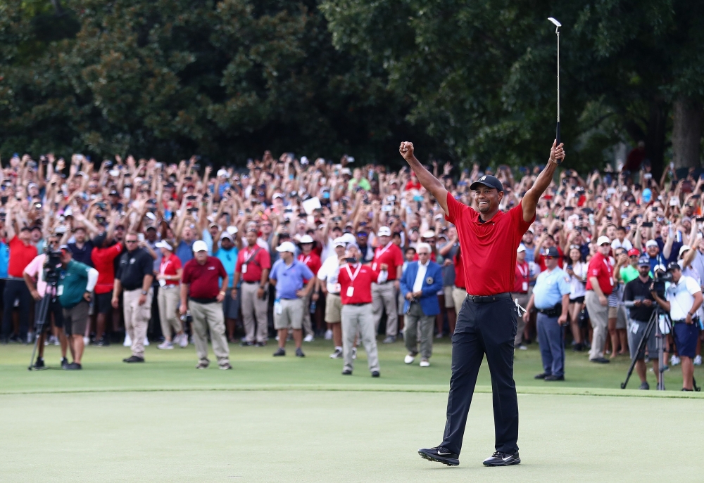 Tiger Woods of the United States celebrates making a par on the 18th green to win the TOUR Championship at East Lake Golf Club on September 23, 2018 in Atlanta, Georgia. Tim Bradbury/Getty Images/AFP / AFP / GETTY IMAGES NORTH AMERICA / Tim Bradbury