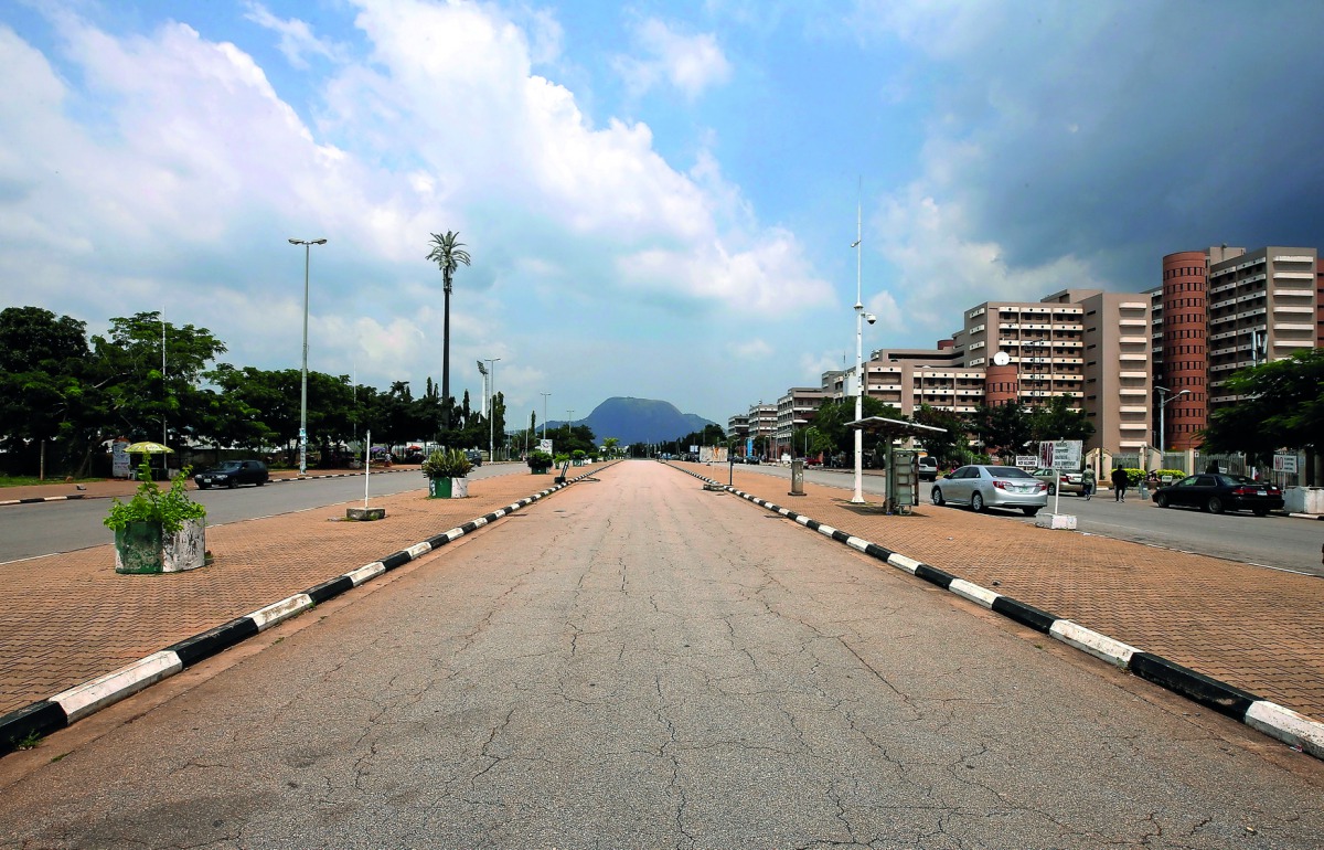 An empty road in front of the Federal Secretariat complex is seen during Nigeria's main unions indefinite nationwide strike, in Abuja, Nigeria September 27, 2018. Reuters/Afolabi Sotunde    
