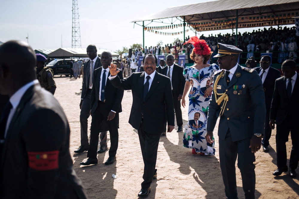 Cameroon's President Paul Biya (C), accompanied by his wife Chantal Biya, greets the military forces upon arrival at Maroua airport during his electoral visit in the Far North Region of Cameroon, on September 29, 2018. AFP / ALEXIS HUGUET