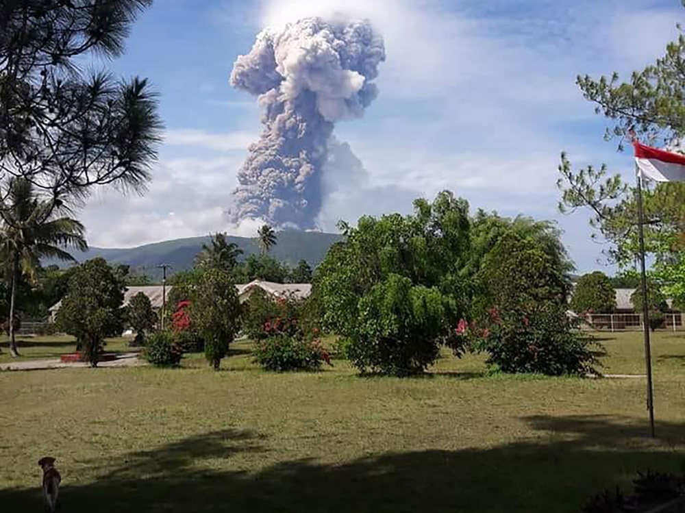 This handout picture taken and released on October 3, 2018 by Indonesia's National Agency for Disaster Management (BNPB) shows Soputan volcano erupting ash up to 4,000 metres above the crater, as seen from Pinabetengan in Southeast Minahasa, North Sulawes