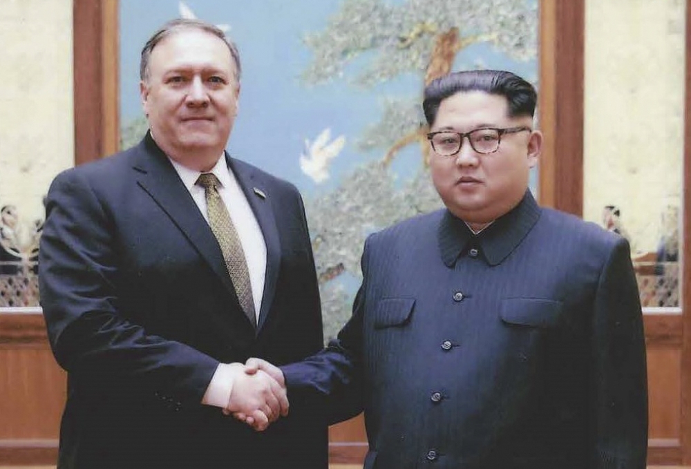 In this photo released by the US Government on April 26, 2018, North Korean leader Kim Jong-Un (R) shakes hands with US Secretary of State Mike Pompeo in Pyongyang over the 2018 Easter weekend. AFP PHOTO / US Government/ HO