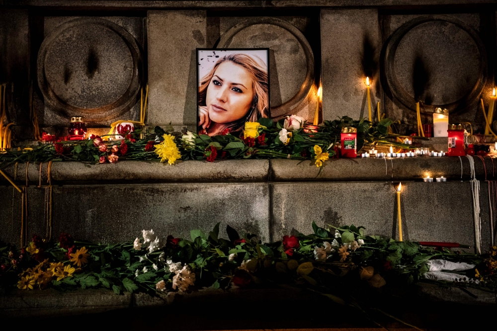A portrait of slain Bulgarian television journalist Viktoria Marinova during a candle-light vigil in the city of Rousse on October 8, 2018. AFP / Dimitar Dilkoff 
