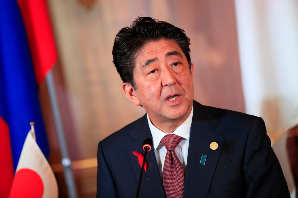  Japan's Prime Minister Shinzo Abe delivers a speech during a joint press announcement for the 10th Mekong-Japan Summit at the Akasaka Palace state guest house in Tokyo on October 9, 2018. / AFP / POOL / FRANCK ROBICHON