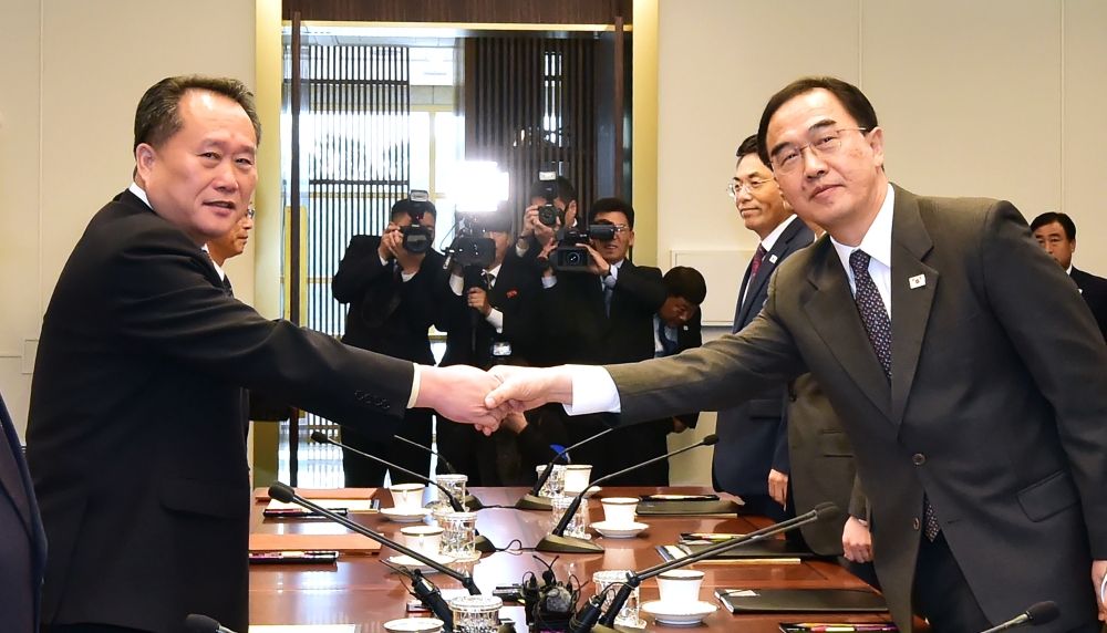 South Korean Unification Minister Cho Myoung-gyon (R) shakes hands with his North Korean counterpart Ri Son Gwon (L) during their meeting at the southern side of the border truce village of Panmunjom in the Demilitarized Zone (DMZ) dividing the two Koreas