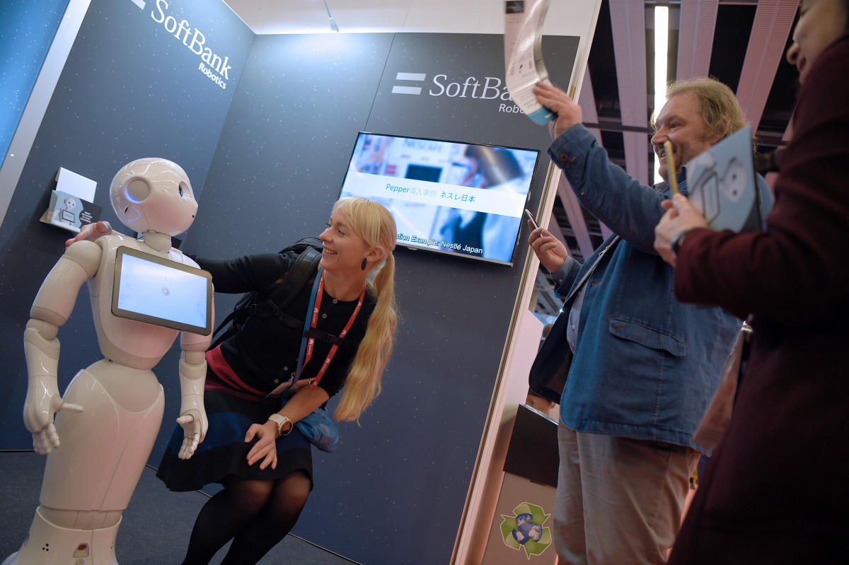 Pepper interacts with visitors at the SoftBank Robotics stand on the first day of the Mobile World Congress in Barcelonaon on February 27, 2017 (AFP/Lluis Gene) 