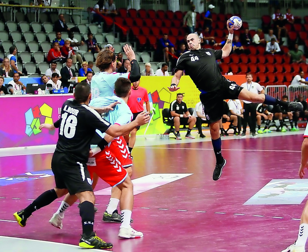 Al Sadd's Nikola Mitrovic attempts to score against Germany’s Fuchse Berlin during their second semi-final of the IHF Super Globe Championship at the Duhail Sports Complex yesterday. Al Sadd went down fighting to last year’s runner-up Fuchse Berlin 20-26 