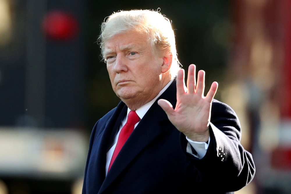 U.S. President Donald Trump waves prior to departing on a trip to Wisconsin from the White House in Washington, U.S., October 24, 2018. REUTERS/Cathal McNaughton 