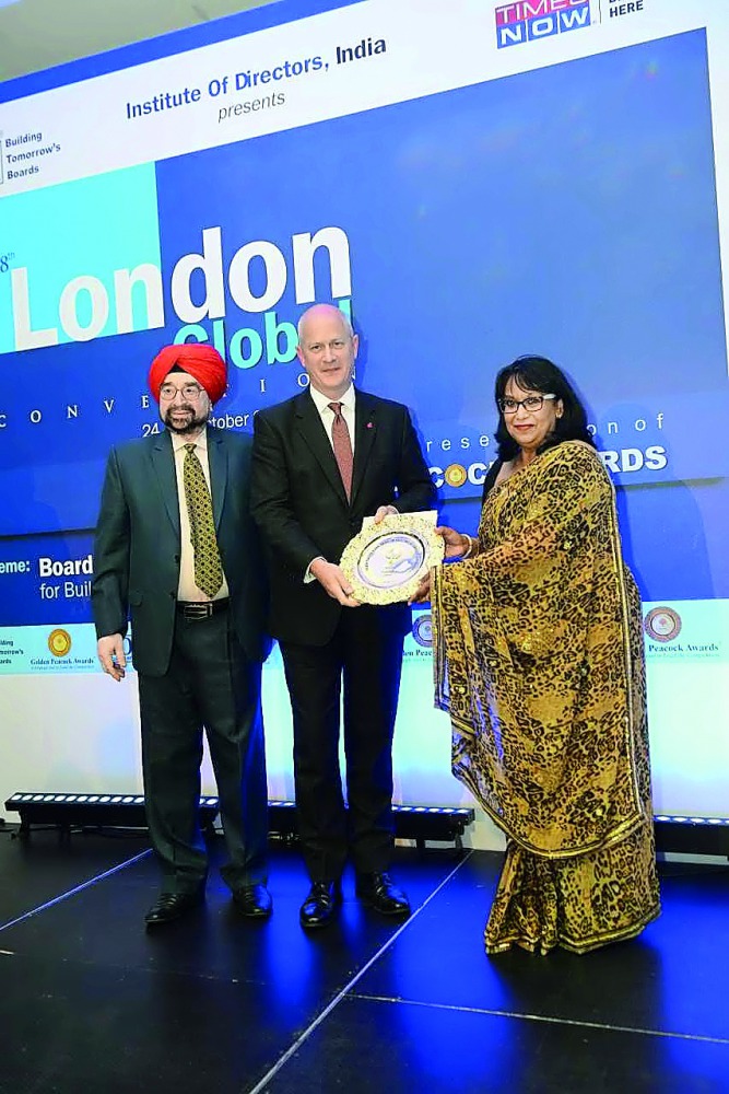 A Doha Bank official receiving the award.