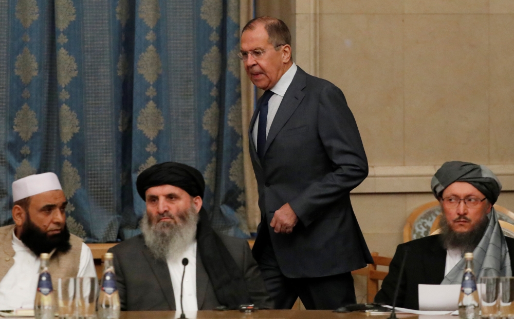 Russian Foreign Minister Sergei Lavrov and members of Taliban delegation take part in the multilateral peace talks on Afghanistan in Moscow, Russia November 9, 2018. Reuters/Sergei Karpukhin
 