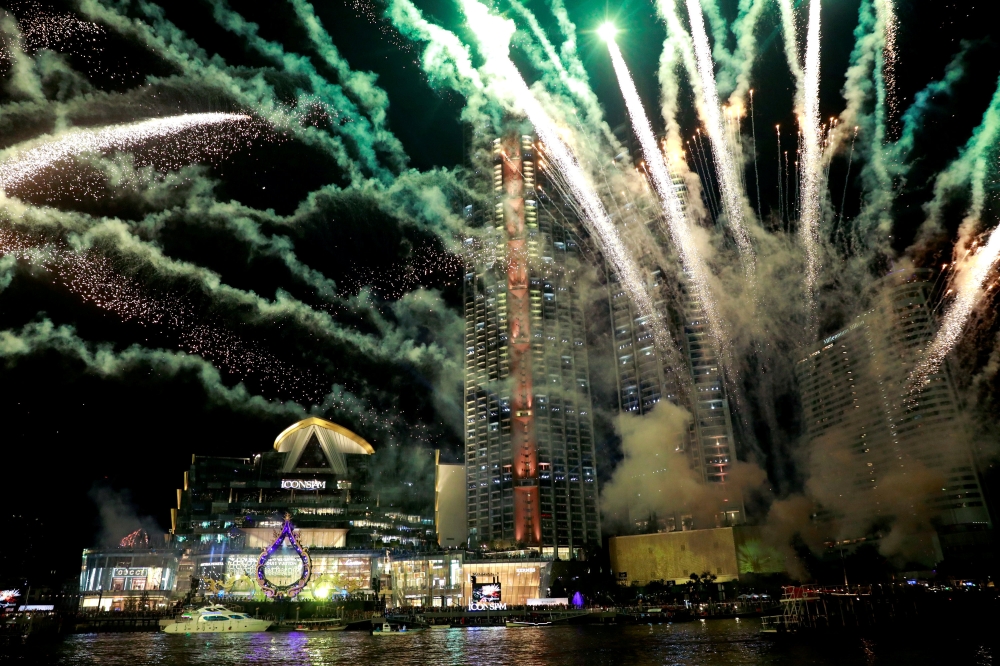 Fireworks are seen at Iconsiam shopping mall during the opening ceremony in Bangkok, Thailand November 9, 2018. REUTERS/Soe Zeya Tun 