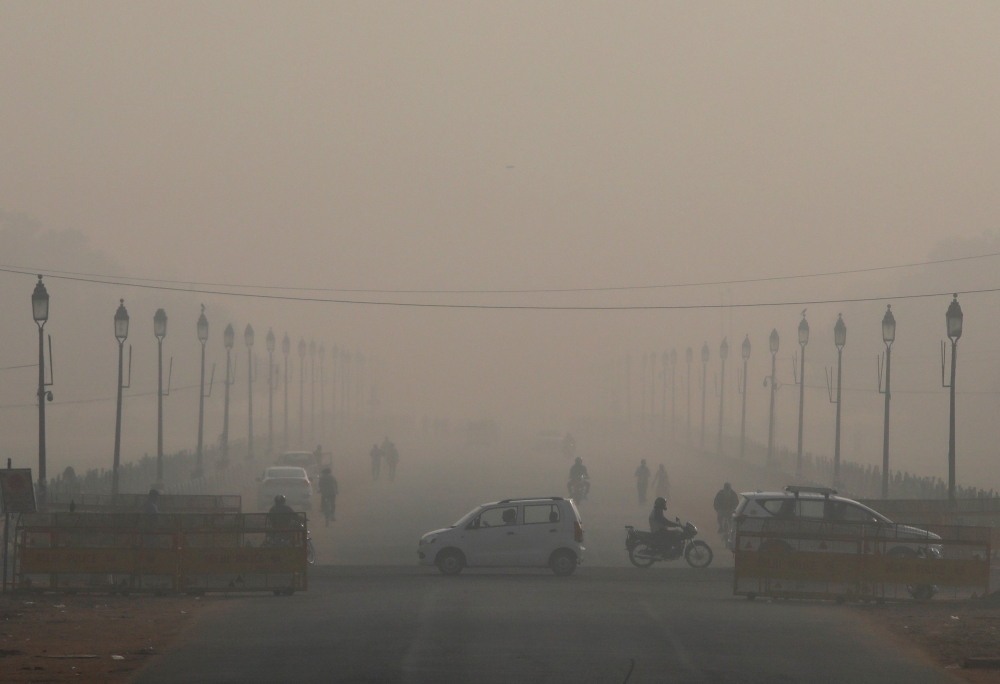 People commute on a smoggy morning in New Delhi, India, November 12, 2018. REUTERS/Anushree Fadnavis