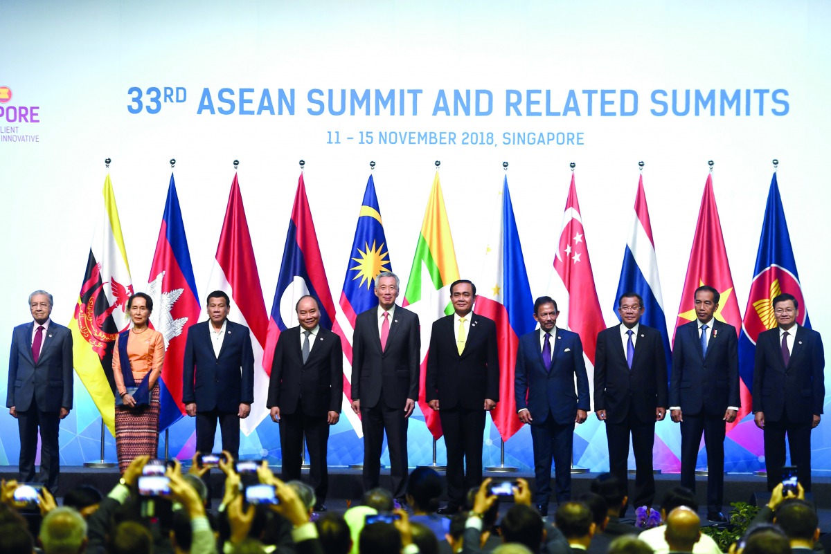 (L to R) Malaysia's Prime Minister Mahathir Mohamad, Myanmar State Counsellor Aung San Suu Kyi, Philippine President Rodrigo Duterte, Vietnam's Prime Minister Nguyen Xuan Phuc, Singapore's Prime Minister Lee Hsien Loong, Thai Prime Minister Prayut Chan-O-