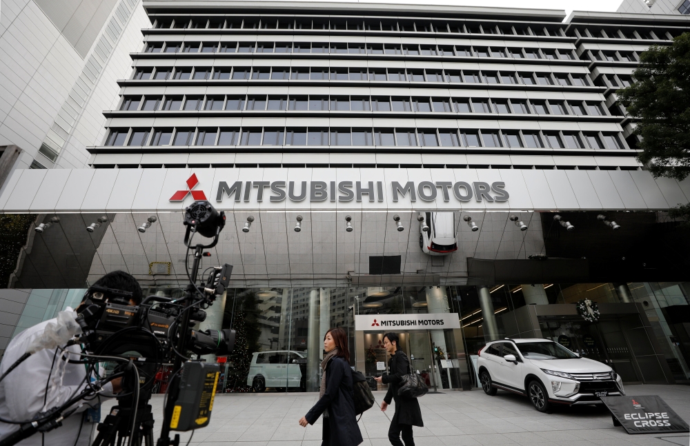 A TV cameraman stands in front of Mitsubishi Motors Corp's headquarters in Tokyo, Japan November 26, 2018. REUTERS/Toru Hanai