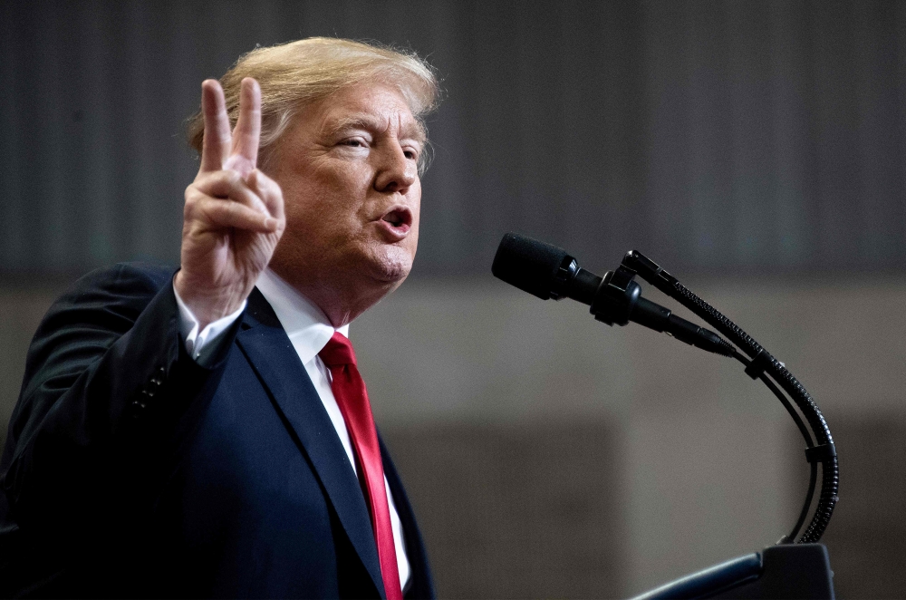 US President Donald Trump delivers remarks at a Make America Great Again rally in Biloxi, Mississippi, on November 26, 2018. / AFP / Jim WATSON 