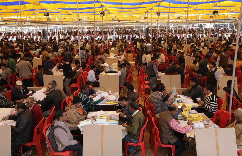 In this photo taken on November 27, 2018 Indian polling officials prepare election materials and electronic voting machines at a distribution centre in Bhopal.  / AFP / Gagan Nayar 