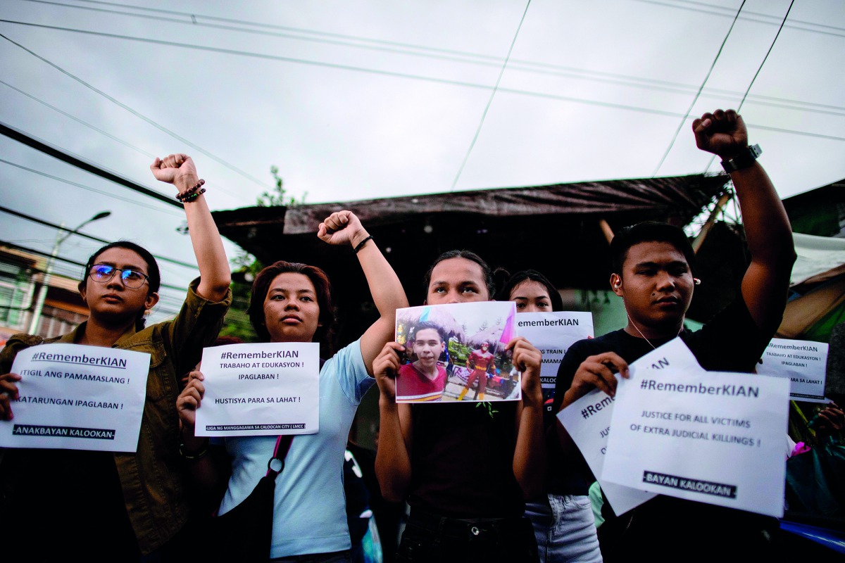 Supporters of Kian delos Santos protest outside the police station where three policemen involved in Kian's killing were assigned in Manila on November 29, 2018.  AFP / Noel Celis
