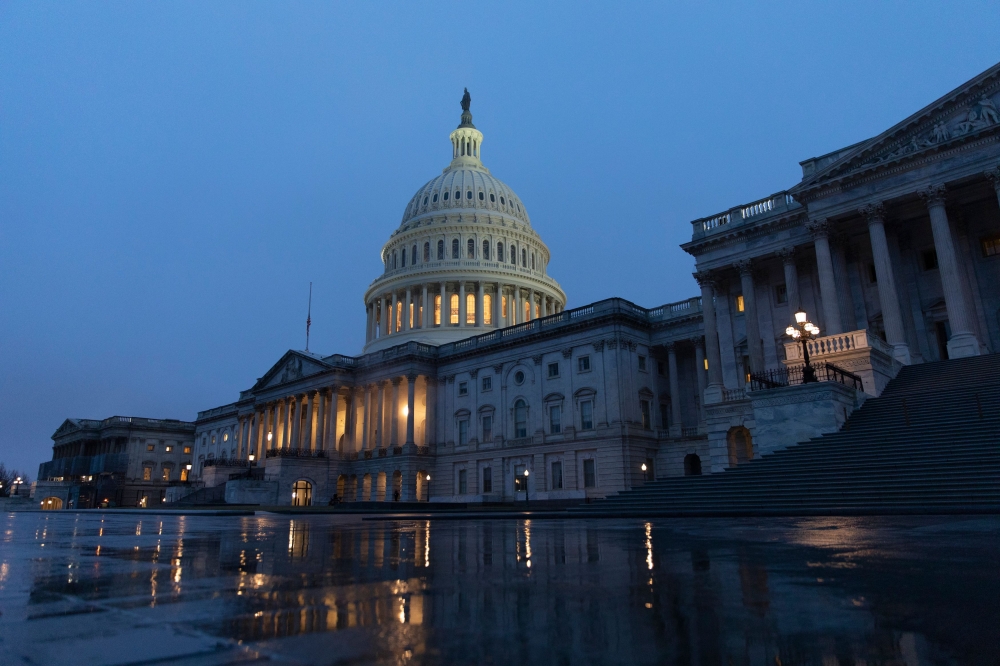 The US flag flies at half-staff in front of the US Capitol in tribute to former US President George H. W. Bush, early on December 2, 2018, in Washington, DC. / AFP / Alex Edelman 