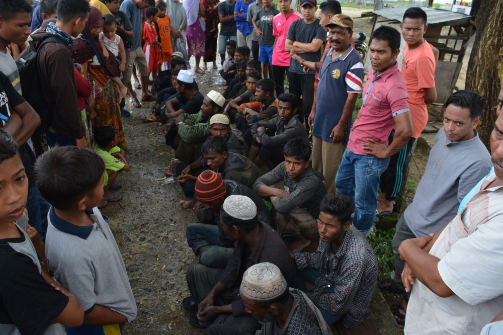 Suspected Rohingya people arrive in Idi Rayeuk, East Aceh on December 4, 2018. / AFP / CEK MAD 