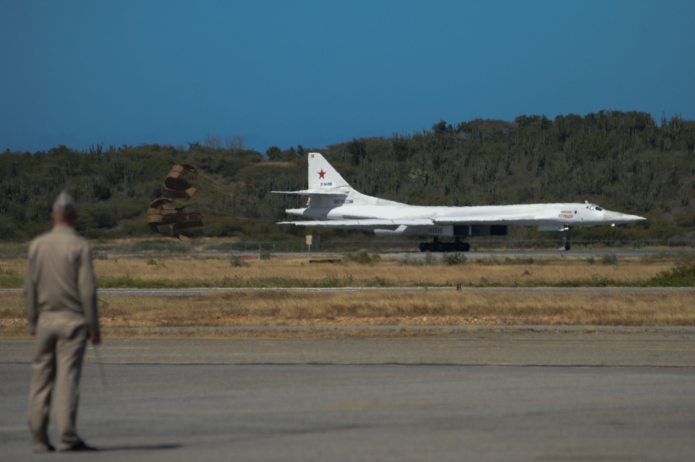 A Russian Tupolev Tu-160 strategic long-range heavy supersonic bomber aircraft lands at Maiquetia International Airport, just north of Caracas, on December 10, 2018. AFP / Federico PARRA