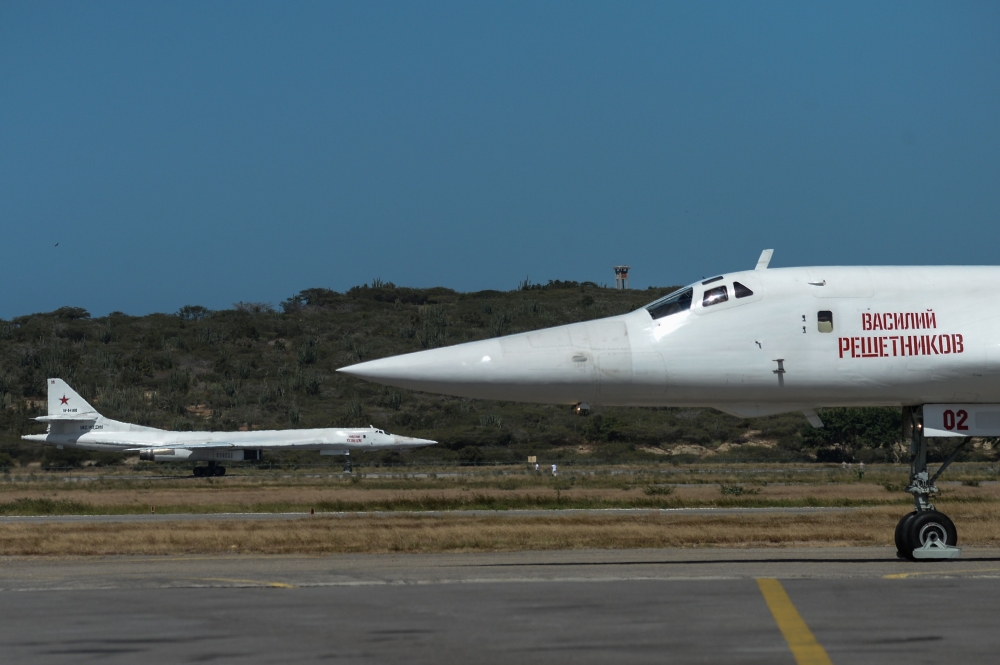 Two Russian Tupolev Tu-160 strategic long-range heavy supersonic bomber aircrafts land at Maiquetia International Airport, just north of Caracas, on December 10, 2018. AFP / Federico PARRA