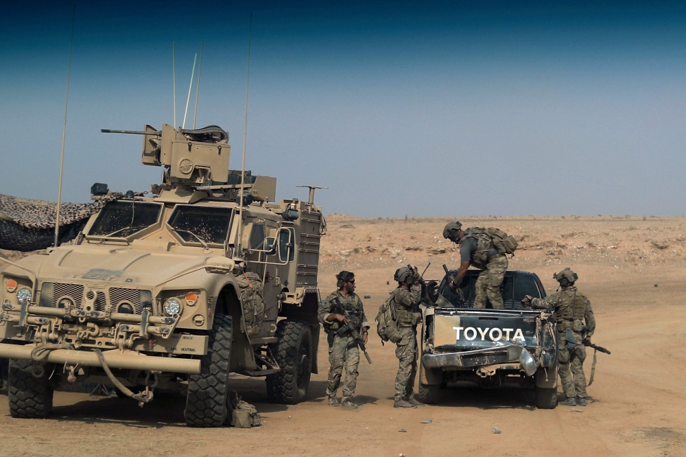  In this file photo taken on September 13, 2018 US-backed forces are pictured near the village of Susah in the eastern province of Deir Ezzor, near the Syrian border with Iraq. / AFP / STR 