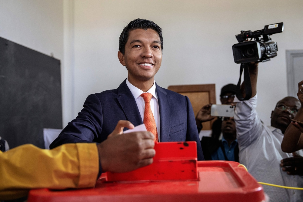 Presidential candidate Andry Rajoelina casts his ballot during the presidential election in Antananarivo, Madagascar on December 19, 2018. AFP / GIANLUIGI GUERCIA