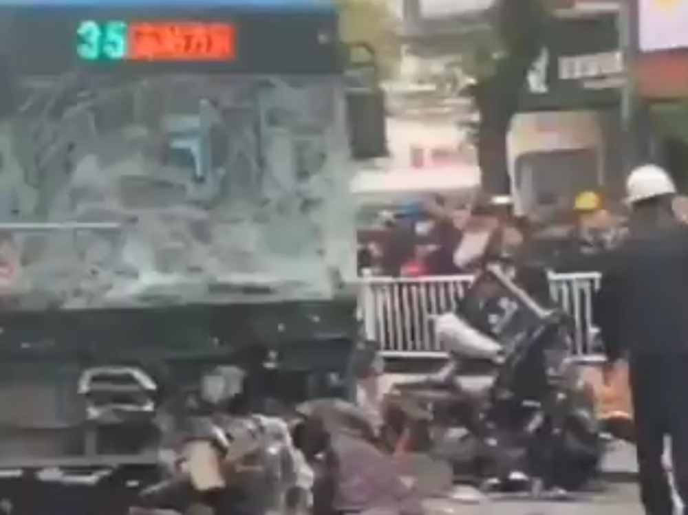 Video still. source: Twitter/@guyelster