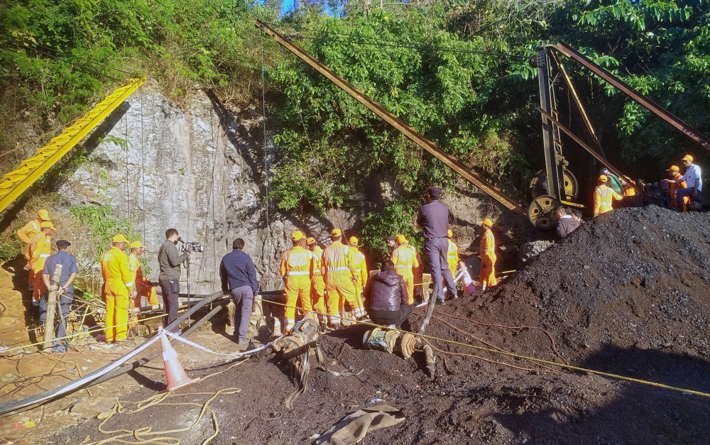 Rescuers work at the site of a coal mine that collapsed in Ksan, in the northeastern state of Meghalaya, India, December 23, 2018. Reuters/Stringer