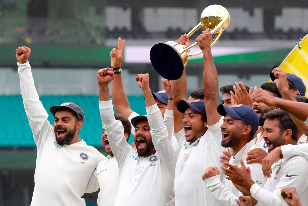 India's captain Virat Kohli (L) celebrates with teammates as they pose with the Border-Gavaskar Trophy after winning the Test series between India and Australia at the Sydney Cricket Ground on January 7, 2019.AFP / DAVID GRAY 