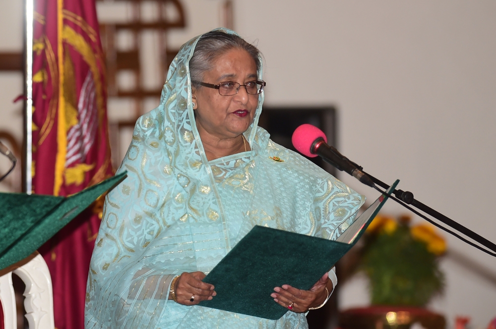 Sheikh Hasina speaks as she is sworn in for her fourth spell as Bangladesh's prime minister at the Presidential Palace in Dhaka on January 7, 2019.  / AFP / Munir UZ ZAMAN 