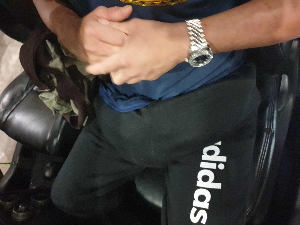 This undated handout picture released by Immigration and Checkpoints Authority of Singapore on January 8, 2019 shows a 45-year-old Singaporean man waiting in his car at the Tuas checkpoint in Singapore. AFP / Immigration And Checkpoints Authority Of Singa