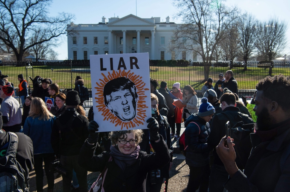 Union workers demonstrate in front of the White House against the government shutdown on January 10, 2019, in Washington, DC.  AFP / Nicholas Kamm  

