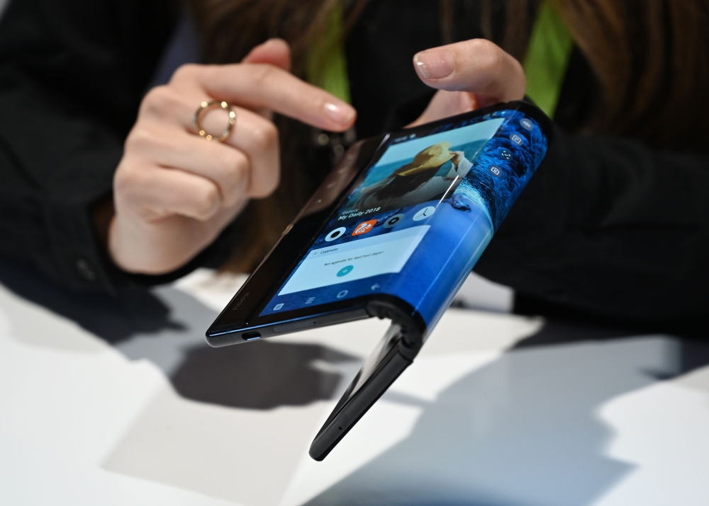 The folding and capabilities of the Royole FlexiPai tablet and phone are demonstrated at the Royole booth at CES 2019 consumer electronics show, January 8, 2019 in Las Vegas, Nevada. AFP / Robyn Beck