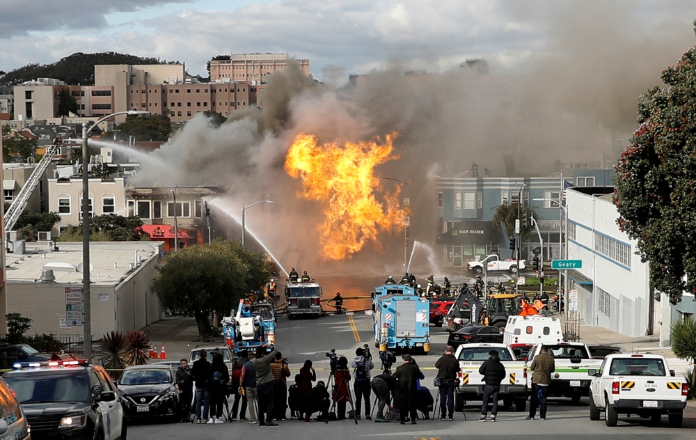Fire fighters battle a fire sparked by a ruptured gas line in San Francisco, California, U.S., February 6, 2019. Reuters/Stephen Lam