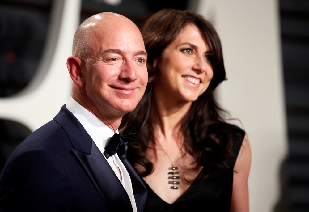 Amazon boss Jeff Bezos and his then wife MacKenzie Bezos during Oscars Vanity Fair Party 89th Academy Awards Beverly Hills, February 26, 2017. Reuters/Danny Moloshok