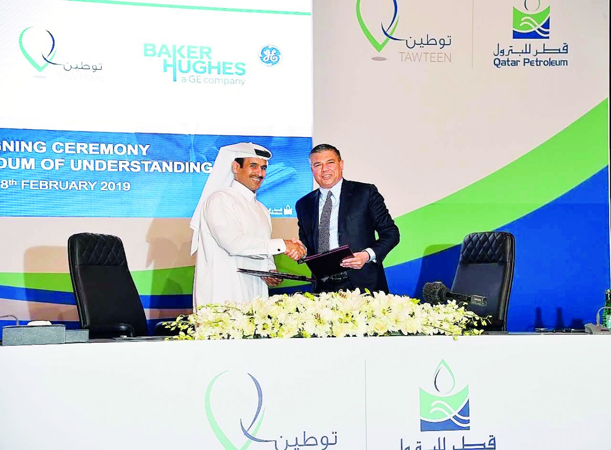 H E Saad bin Sherida Al Kaabi, Minister of State for Energy Affairs, QP’s Vice-Chairman, and President & CEO; and Lorenzo Simonelli, Chairman and CEO of BHGE, during the MoU signing ceremony.